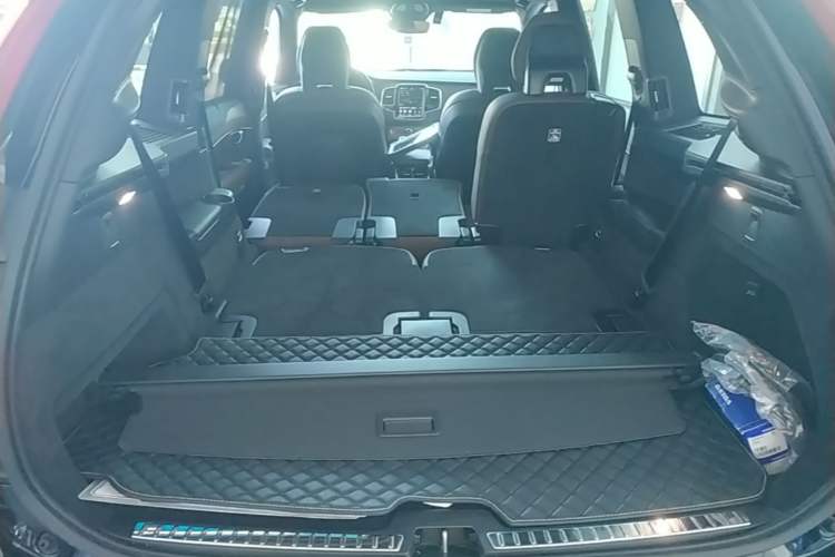 Used Volvo XC90 2024 B6 Zhiyi Luxury 7-Seater Trunk