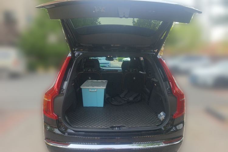 Used Volvo XC90 2024 B5 SmartDrive Luxury Edition 7-Seater Trunk