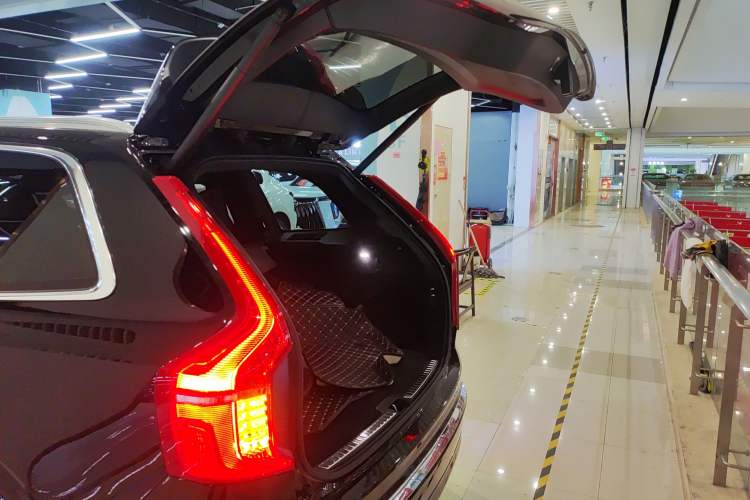 Used Volvo XC90 2024 B6 Zhiya Luxury 7-Seater Trunk
