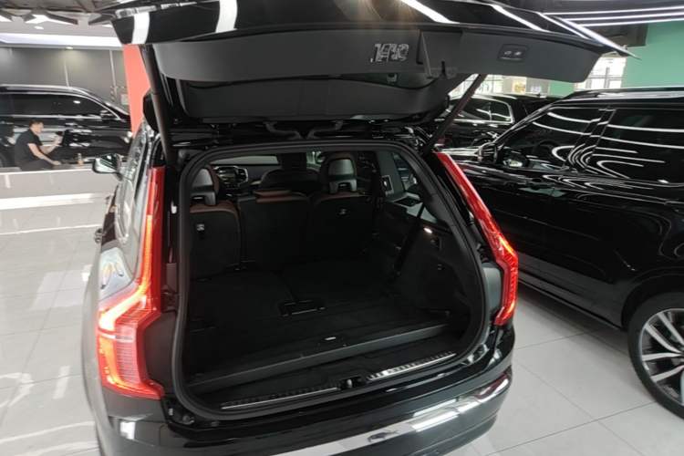 Used Volvo XC90 2024 B6 Zhiyi Luxury 7-Seater Trunk