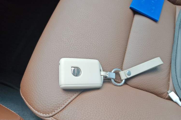 Used Volvo XC90 2024 B6 Zhiyi Luxury 7-Seater Vehicle Key