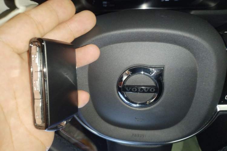 Used Volvo XC90 2024 B5 SmartDrive Luxury Edition 7-Seater Vehicle Key