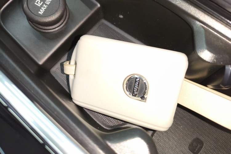 Used Volvo XC90 2024 B6 Zhiyi Luxury 7-Seater Vehicle Key