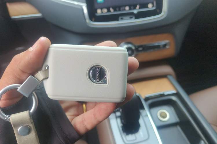 Used Volvo XC90 2024 B5 SmartDrive Luxury Edition 7-Seater Vehicle Key