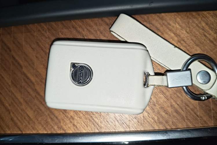 Used Volvo XC90 2024 B6 Zhiyi Luxury 7-Seater Vehicle Key
