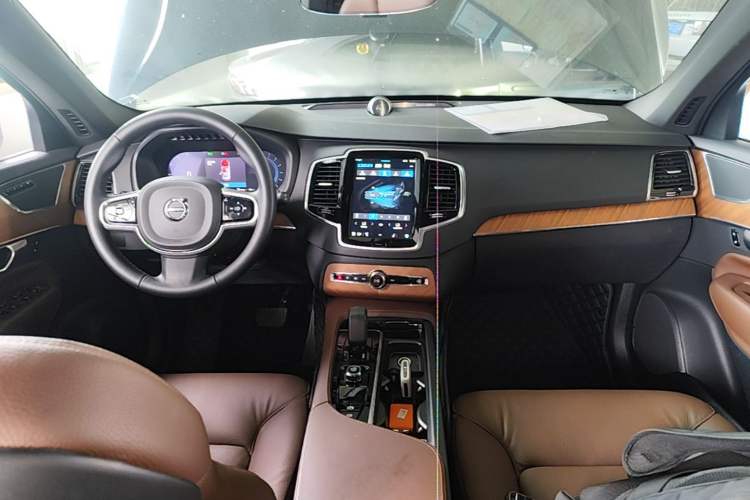 Used Volvo XC90 2024 B6 Zhiyi Luxury 7-Seater Center Console