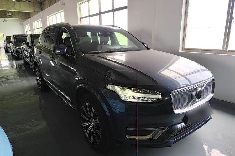 Used Volvo XC90 2024 B6 Zhiyi Luxury 7-Seater Front Right 45 Deg