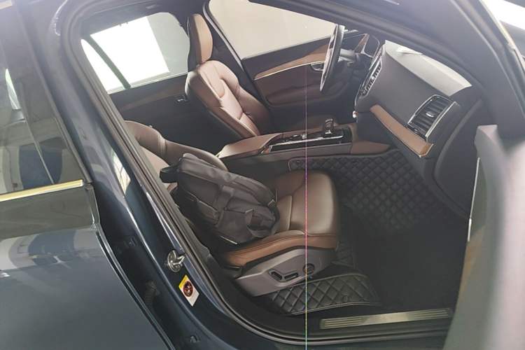 Used Volvo XC90 2024 B6 Zhiyi Luxury 7-Seater Right Front Seat