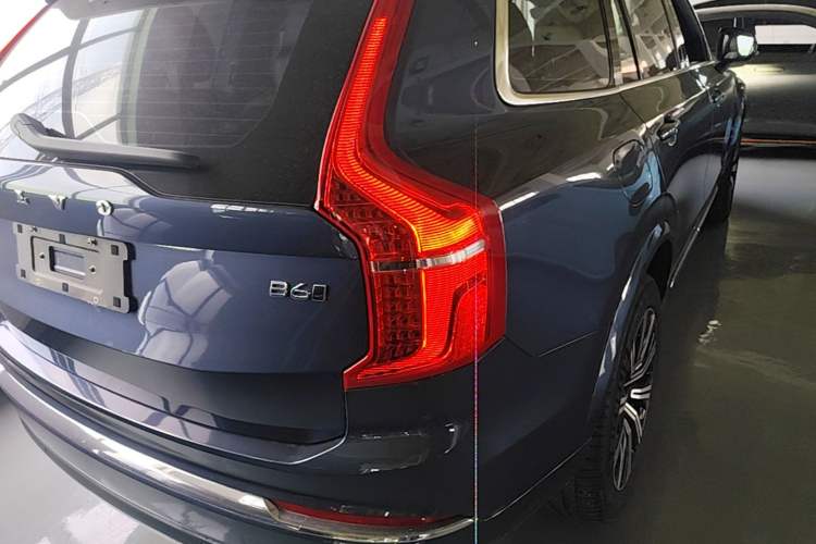 Used Volvo XC90 2024 B6 Zhiyi Luxury 7-Seater Right Rear Taillight