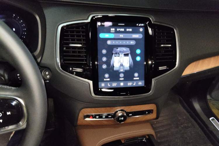 Used Volvo XC90 2024 B6 Zhiyi Luxury 7-Seater Audio And AC Panel