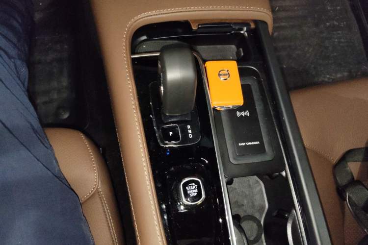 Used Volvo XC90 2024 B6 Zhiyi Luxury 7-Seater Gear Lever