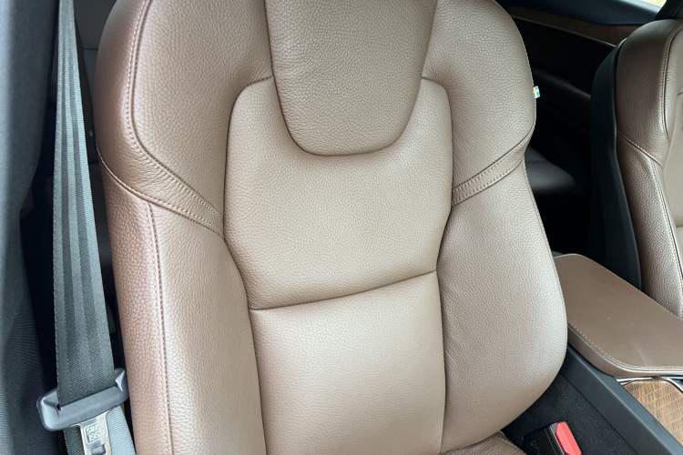 Used Volvo XC90 2024 B5 SmartDrive Luxury Edition 5 Seats Interior 10