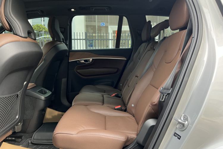 Used Volvo XC90 2024 B5 SmartDrive Luxury Edition 5 Seats Interior 2