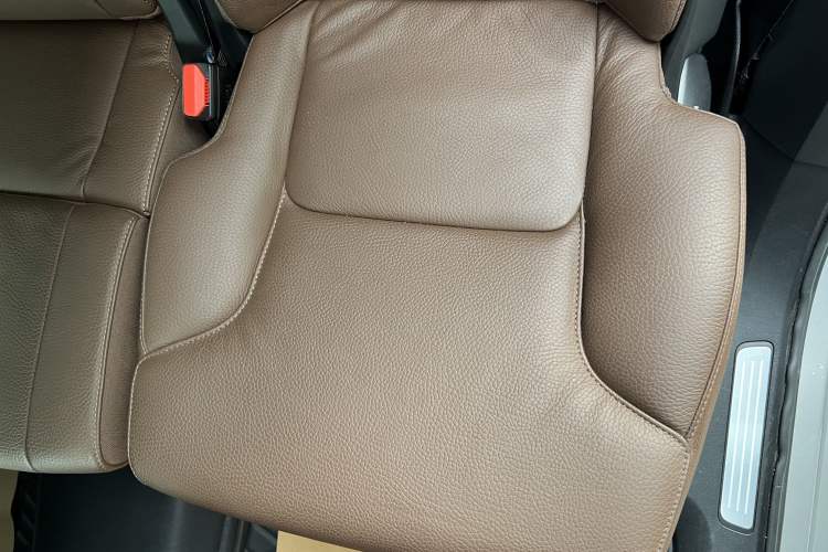 Used Volvo XC90 2024 B5 SmartDrive Luxury Edition 5 Seats Interior 5
