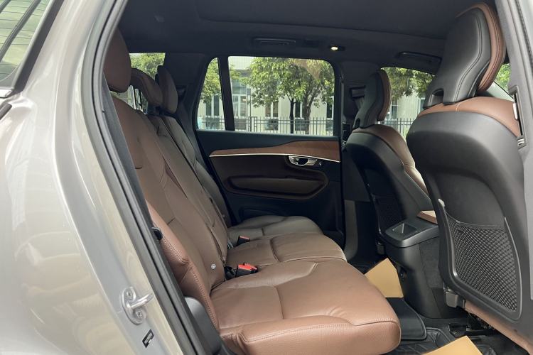 Used Volvo XC90 2024 B5 SmartDrive Luxury Edition 5 Seats Interior 8