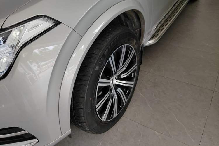 Used Volvo XC90 2024 B5 SmartDrive Luxury Edition 5 Seats Left Front Wheel Hub