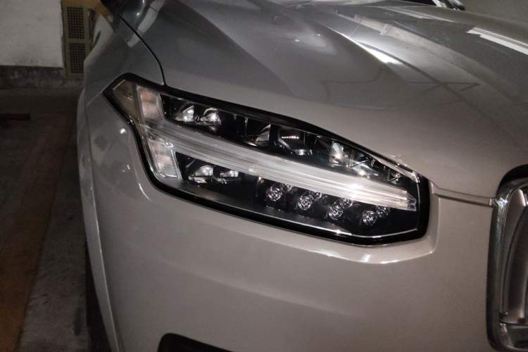 Used Volvo XC90 2024 B6 Zhiyi Luxury 7-Seater Right Front Headlight