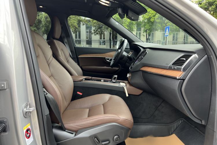 Used Volvo XC90 2024 B5 SmartDrive Luxury Edition 5 Seats Right Front Seat