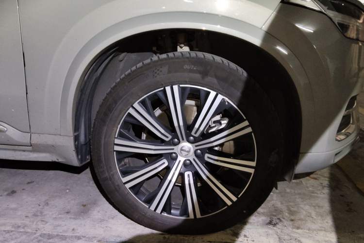 Used Volvo XC90 2024 B6 Zhiyi Luxury 7-Seater Right Front Wheel Hub