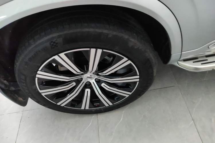 Used Volvo XC90 2024 B5 SmartDrive Luxury Edition 5 Seats Right Rear Wheel Hub