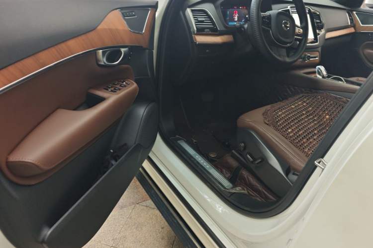 Used Volvo XC90 2024 B6 Zhiyi Luxury 7-Seater Driver Seat
