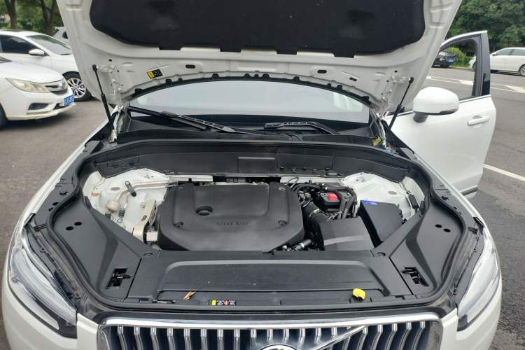 Used Volvo XC90 2024 B6 Zhiyi Luxury 7-Seater Engine Bay