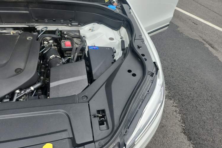 Used Volvo XC90 2024 B6 Zhiyi Luxury 7-Seater Engine Bay Left