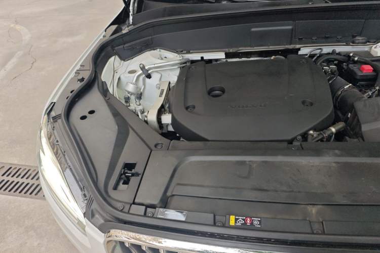 Used Volvo XC90 2024 B6 Zhiyi Luxury 7-Seater Engine Bay Right