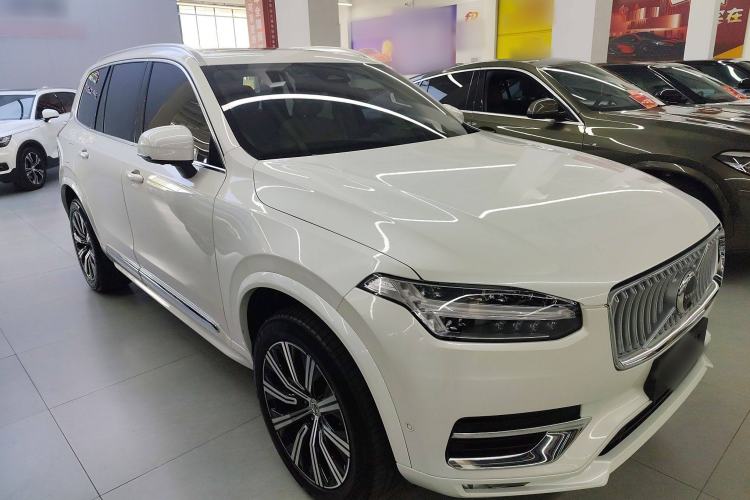 Used Volvo XC90 2024 B6 Zhiya Luxury 7-Seater Front Right 45 Deg