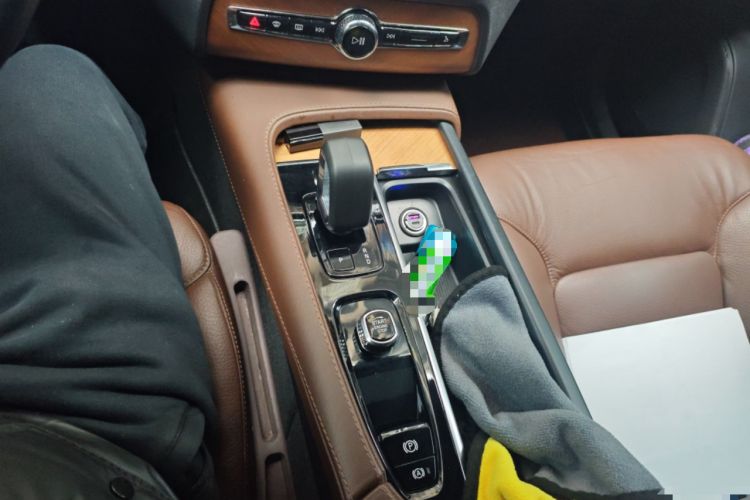 Used Volvo XC90 2024 B6 Zhiyi Luxury 7-Seater Gear Lever