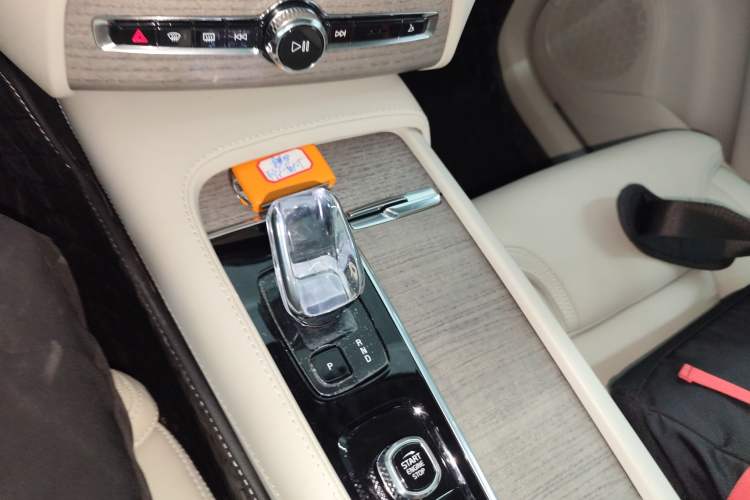 Used Volvo XC90 2024 B6 Zhiya Luxury 7-Seater Gear Lever