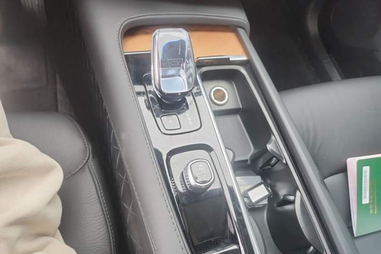 Used Volvo XC90 2024 B6 Zhiyi Luxury 7-Seater Gear Lever