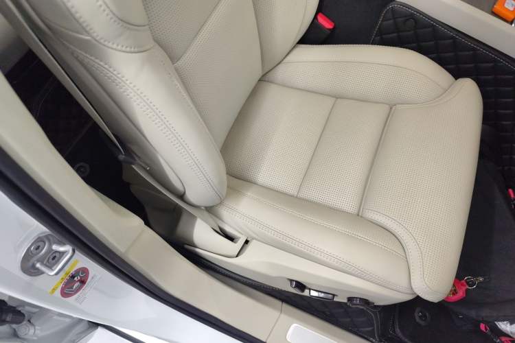 Used Volvo XC90 2024 B6 Zhiya Luxury 7-Seater Right Front Seat