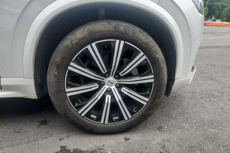 Used Volvo XC90 2024 B6 Zhiyi Luxury 7-Seater Right Front Wheel Hub
