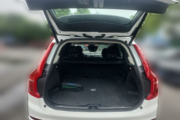 Used Volvo XC90 2024 B6 Zhiyi Luxury 7-Seater Trunk