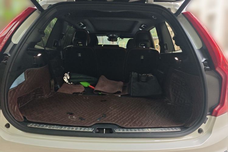 Used Volvo XC90 2024 B6 Zhiyi Luxury 7-Seater Trunk