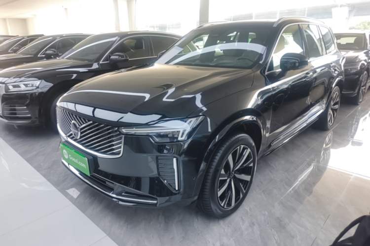 Volvo XC90 2025 Facelifted B6 Luxury Smart Edition 6 Seats