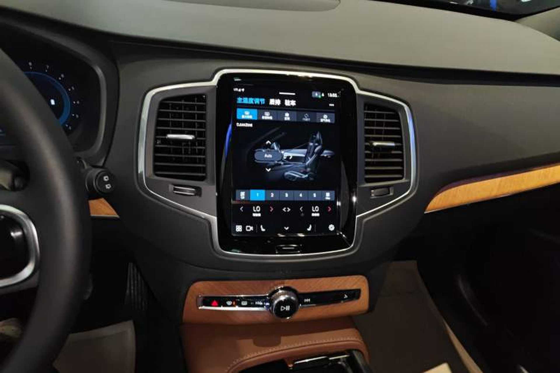 Used Volvo XC90 2025 B5 SmartDrive Luxury Edition 7-Seater Audio And AC Panel
