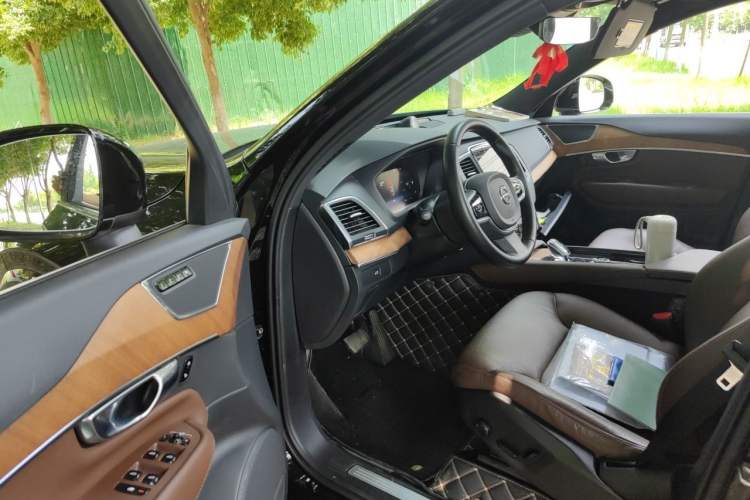 Used Volvo XC90 2025 B5 SmartDrive Luxury Edition 5 Seats Driver Seat
