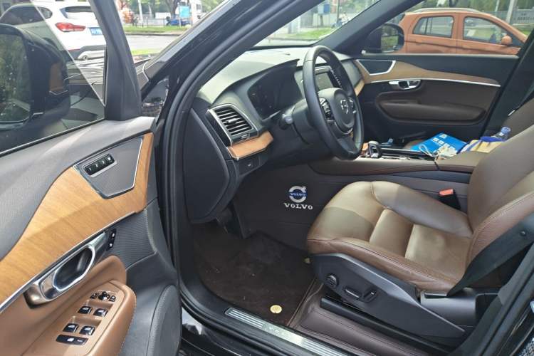 Used Volvo XC90 2025 B5 SmartDrive Luxury Edition 5 Seats Driver Seat