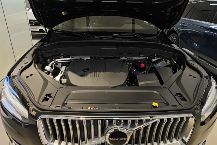 Used Volvo XC90 2025 B5 SmartDrive Luxury Edition 7-Seater Engine Bay