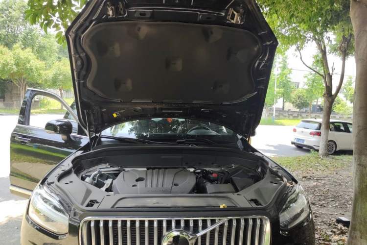 Used Volvo XC90 2025 B5 SmartDrive Luxury Edition 5 Seats Engine Bay