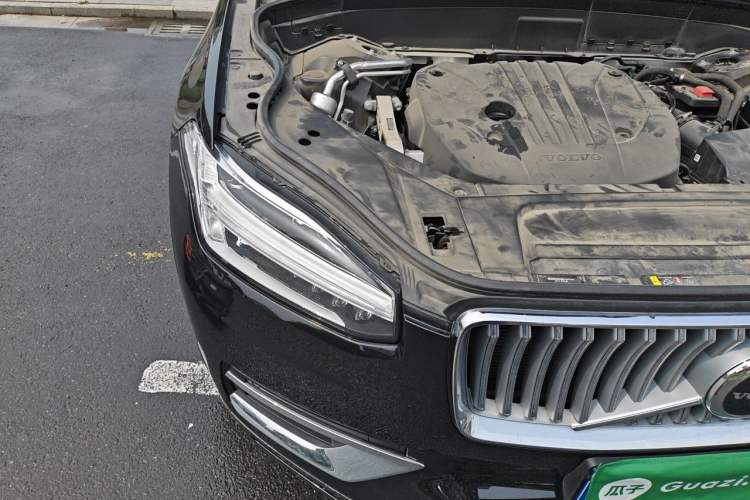 Used Volvo XC90 2025 B5 SmartDrive Luxury Edition 5 Seats Engine Bay Right