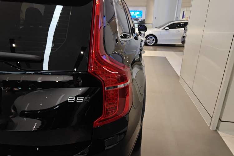 Used Volvo XC90 2025 B5 SmartDrive Luxury Edition 7-Seater Exterior 3