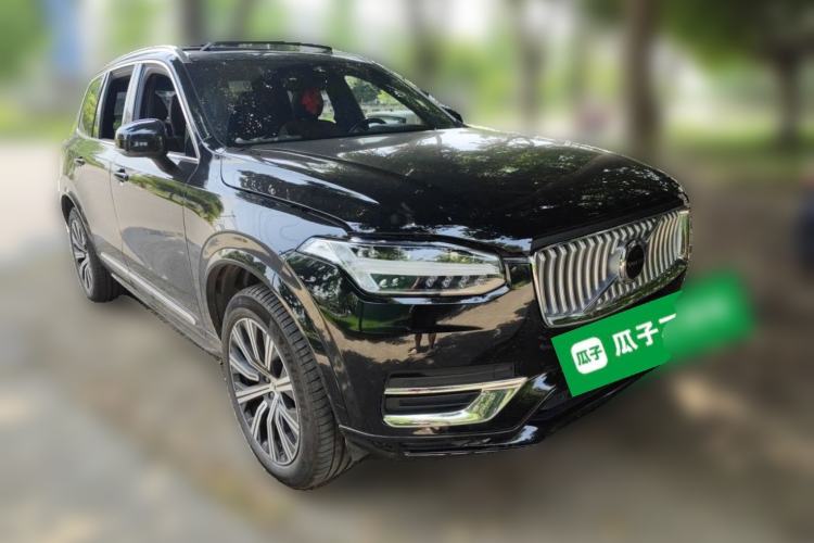 Used Volvo XC90 2025 B5 SmartDrive Luxury Edition 5 Seats Front Right 45 Deg