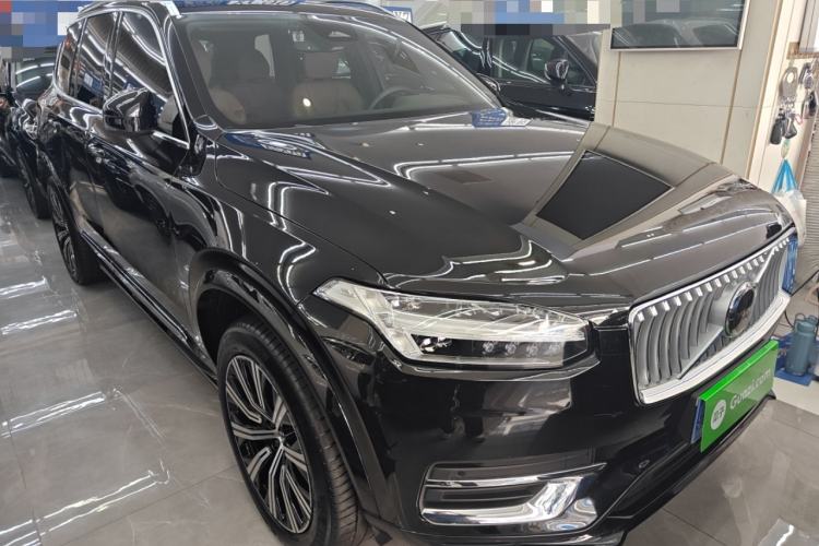 Used Volvo XC90 2025 B5 SmartDrive Luxury Edition 5 Seats Front Right 45 Deg