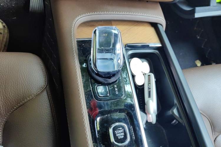 Used Volvo XC90 2025 B5 SmartDrive Luxury Edition 5 Seats Gear Lever