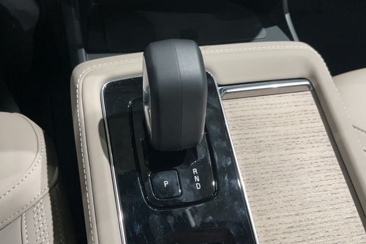 Used Volvo XC90 2025 Facelifted B5 Zhiyi Luxury Edition 5 Seats Gear Lever