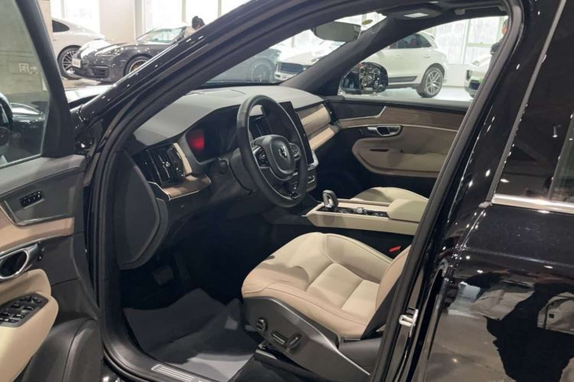 Used Volvo XC90 2025 Facelifted B5 Zhiyi Luxury Edition 5 Seats Interior 2