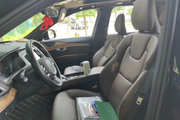 Used Volvo XC90 2025 B5 SmartDrive Luxury Edition 5 Seats Left Front Seat